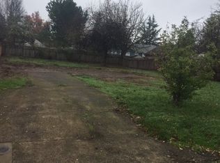 2743 W Sharp Ave, Roseburg, OR 97471