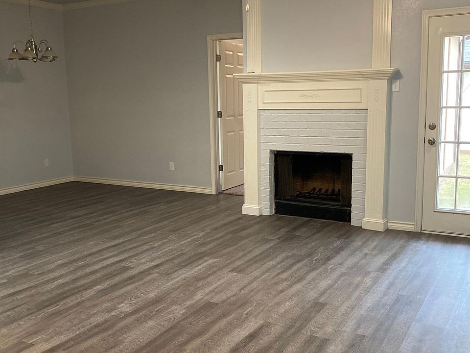 1st image of 113 E Windsor Dr #113