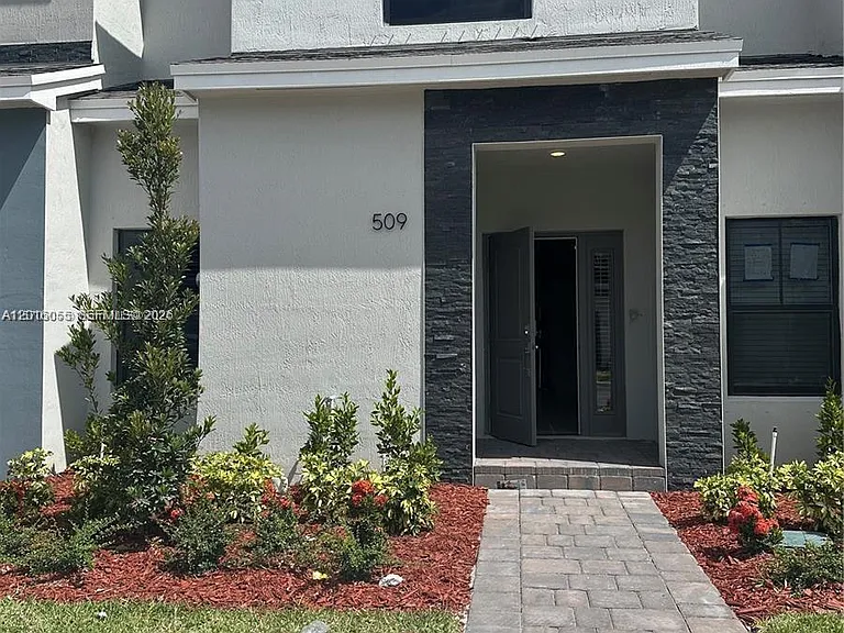 509 NE 1st Dr — Photo 24
