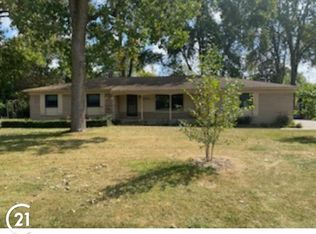 6464 Fredmoor Dr, Troy, MI 48098