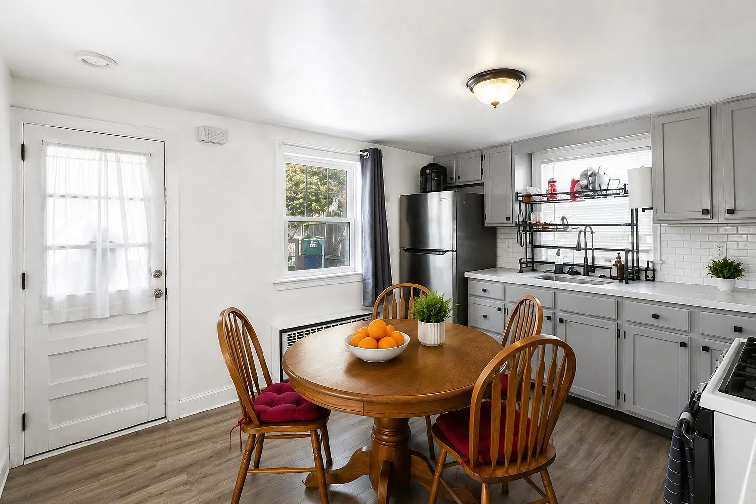 2 bed, 750 sqft, $1,800 — Photo 1