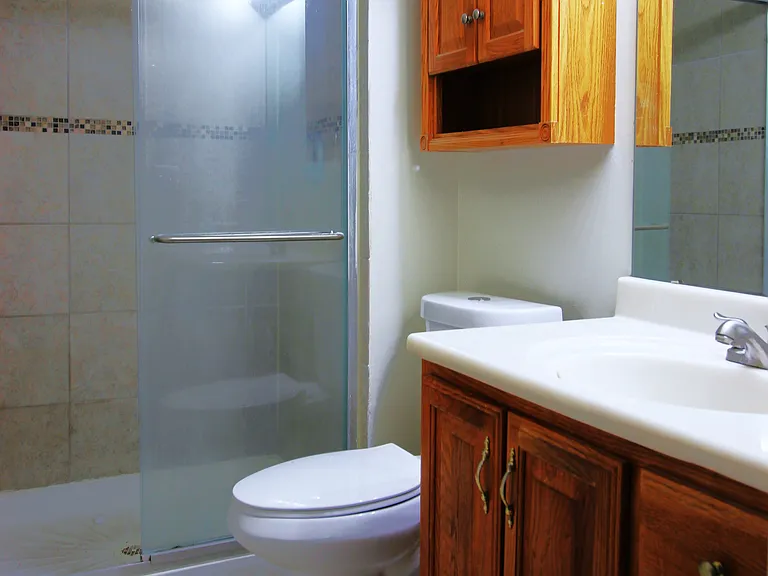 504 Pioneer Dr — Photo 10