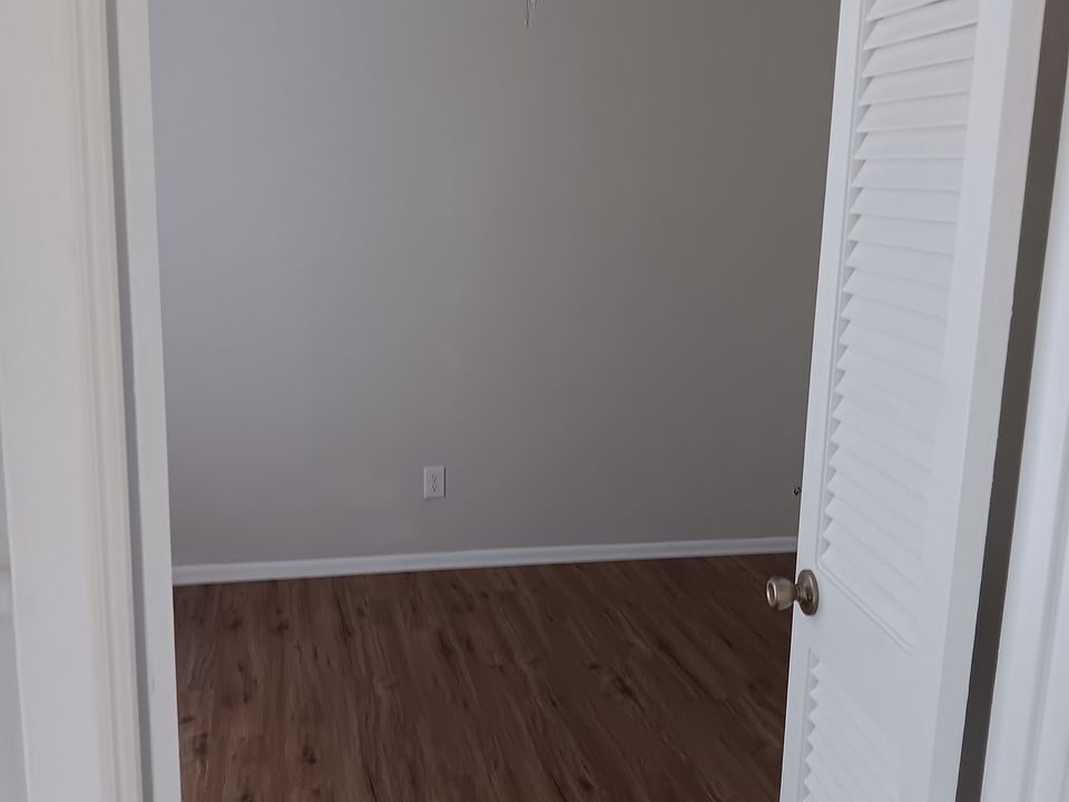 1st image of 1509 E Warren Ave