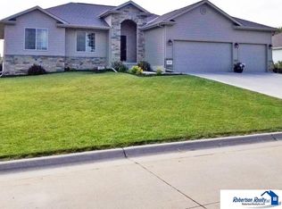 1561 Doyle Ln, Beatrice, NE 68310