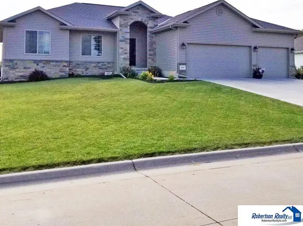 1561 Doyle Ln, Beatrice, NE 68310
