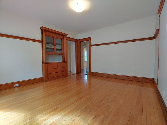 5th image of 76 Wenham St APT 2