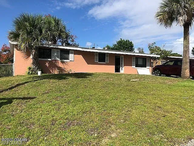 3 bed, 1352 sqft, $2,200 — Photo 1