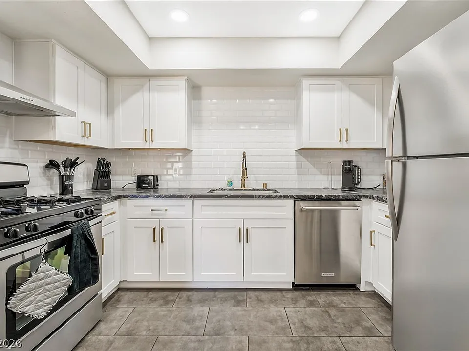 5576 W Rochelle Ave #43C