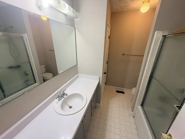 1525 Trevino Dr — Photo 9