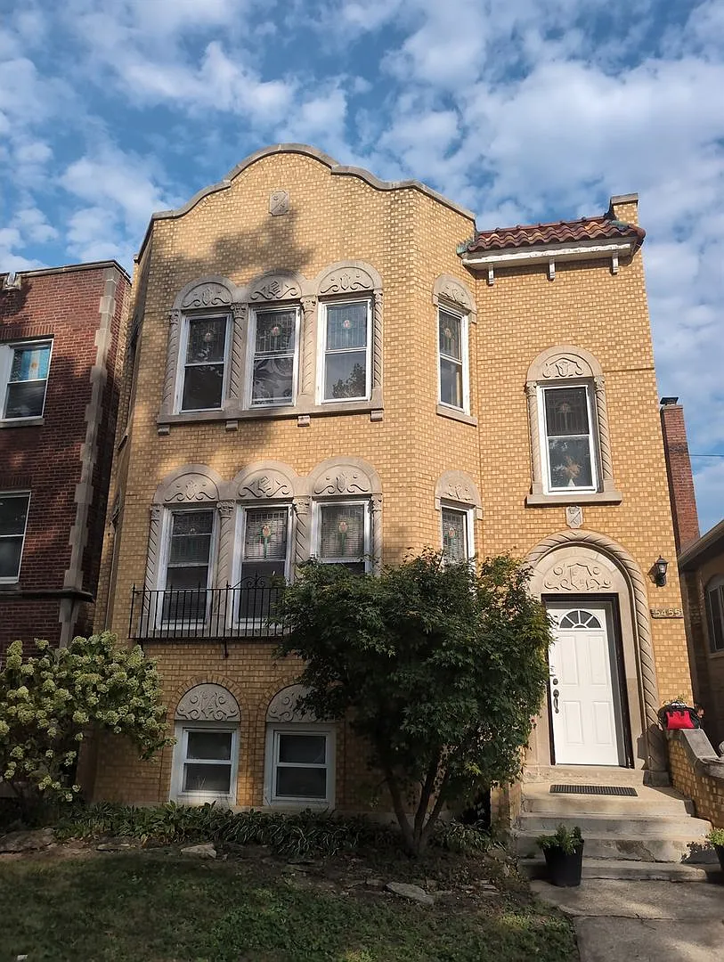 5455 N Christiana Ave — Photo 1