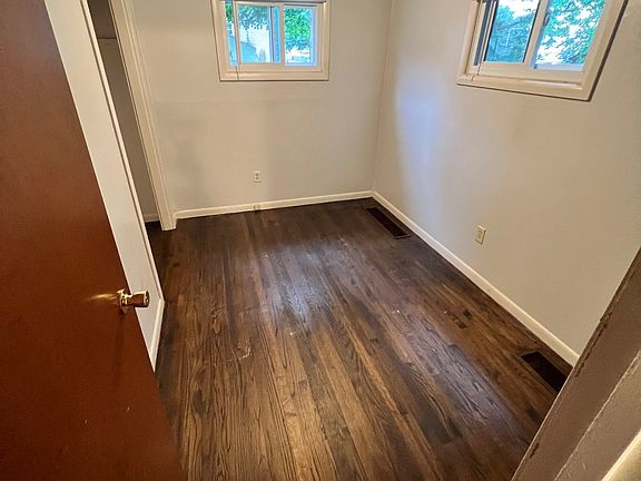 4th image of 10 Grove St APT 3