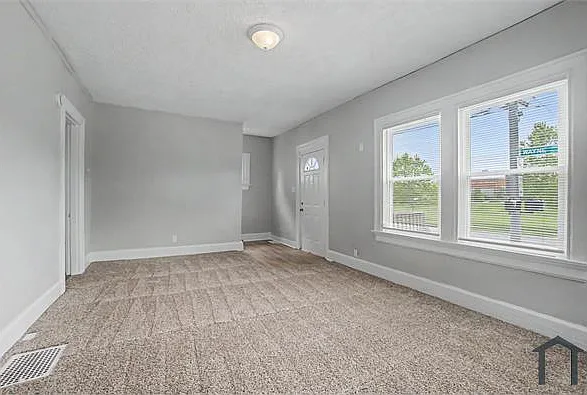 2600 Wayne Ave — Photo 5