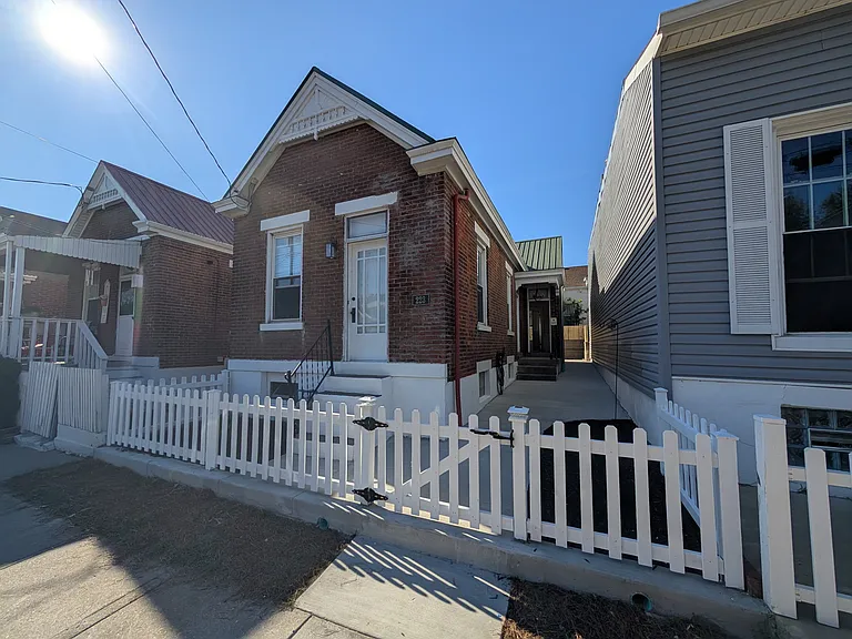 Freshly renovated 1908 classic house, beautifully restored and ready to move in to!