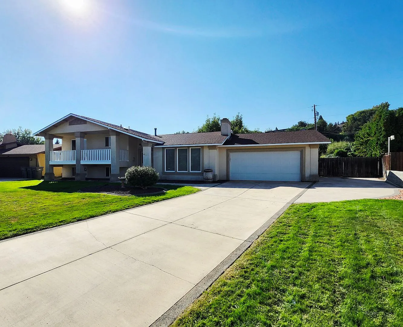 Beautiful Tri Level Home w/RV or Trailer Parking! — Photo 2