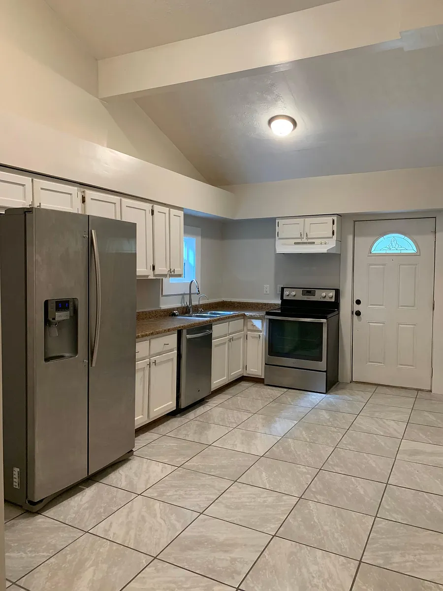 Building Photo - 122 Mullins Hl #A