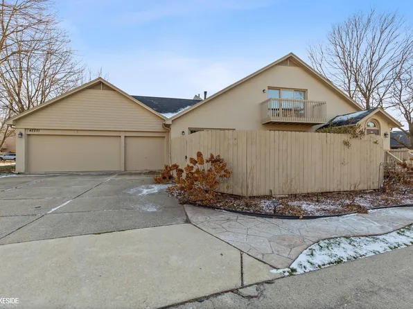 42297 E Edward Dr, Clinton Township, MI 48038