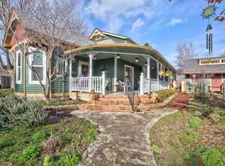 408 NW D St, Grants Pass, OR 97526