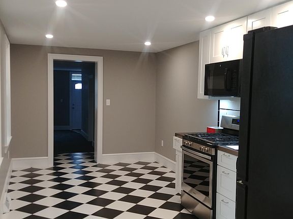 Kitchen eat-in area