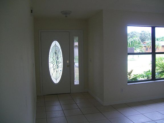 2nd image of 550 NW Fairfax Ave
