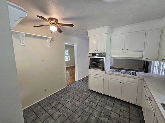 3rd image of 740 Kenmore Dr #A