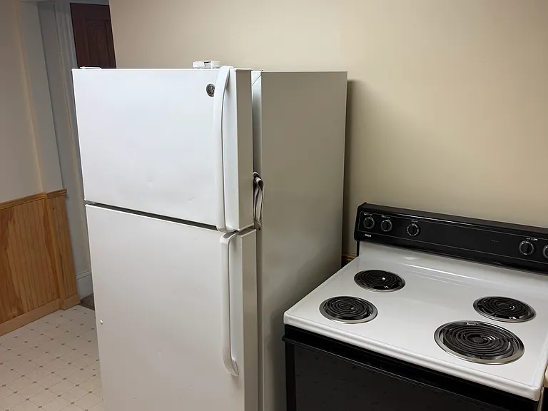 226 E 2nd St #B — Photo 2