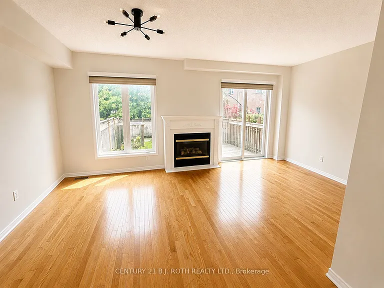 66 Sprucedale Way #66 — Photo 6