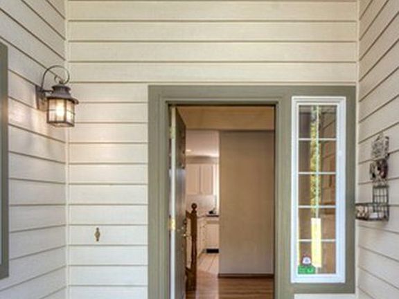 Front porch & Foyer
