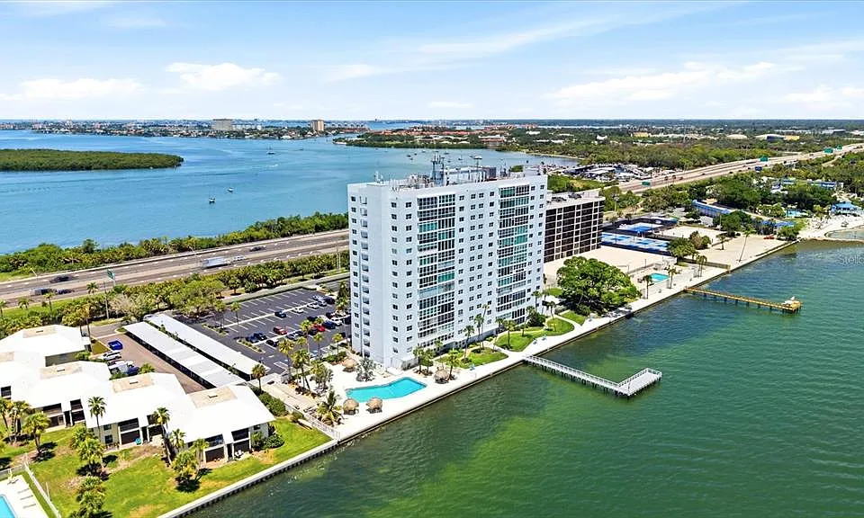 7200 Sunshine Skyway Ln S #6G