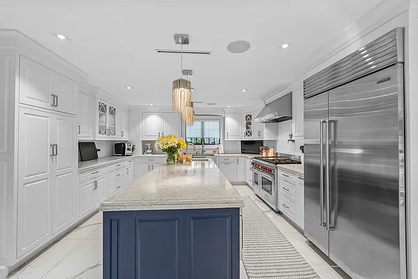 Sold by PRENDAMANO REAL ESTATE | media 15