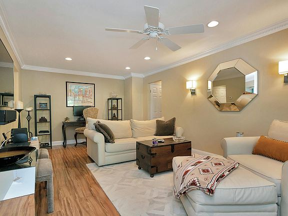 3rd image of 24 Foxwood Cir