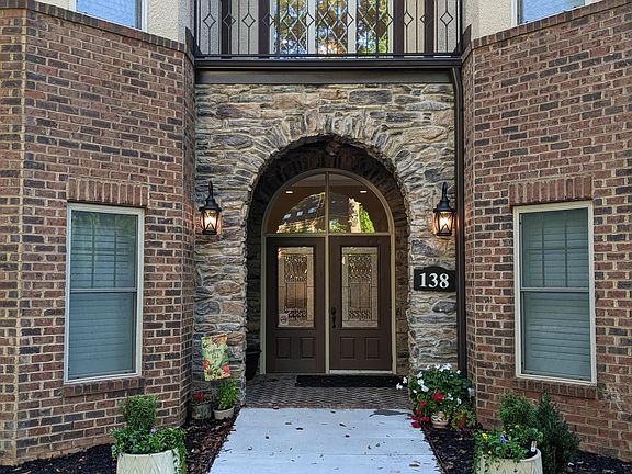 2nd image of 138 Sunset Cir #102