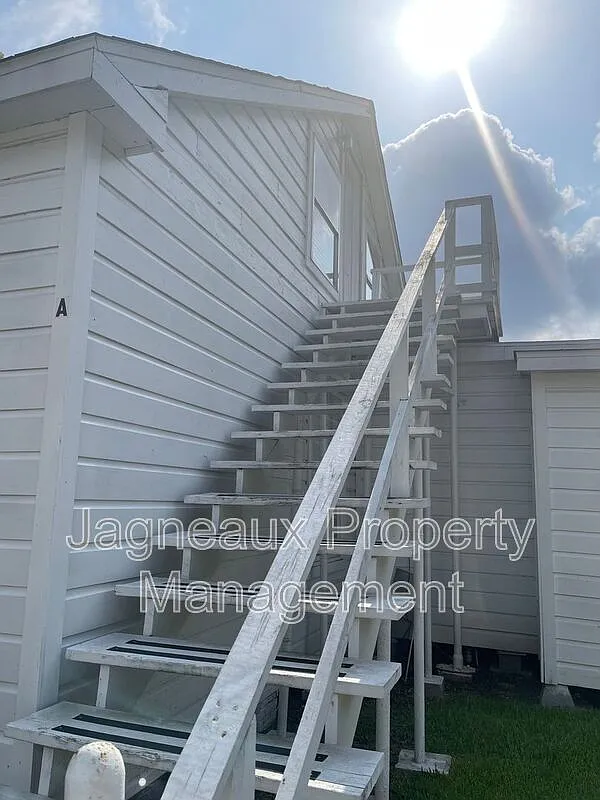 2 bed, 1.0 bath, $1,000 — Photo 2