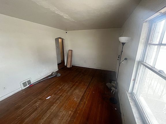 3rd image of 3701 Fillmore St