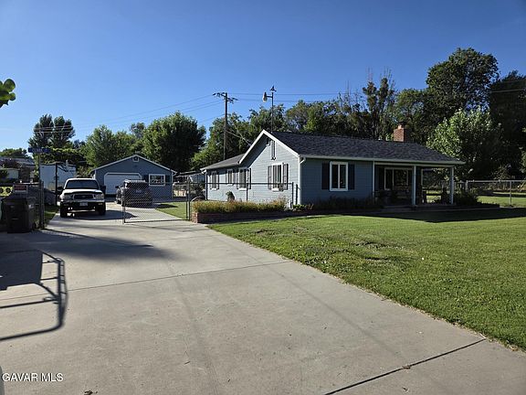 3rd image of 43729 Lake Hughes Rd