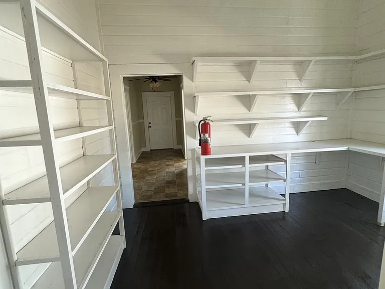302 S Burleson — Photo 7
