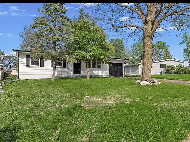 127 Yankee Dr — Photo 2