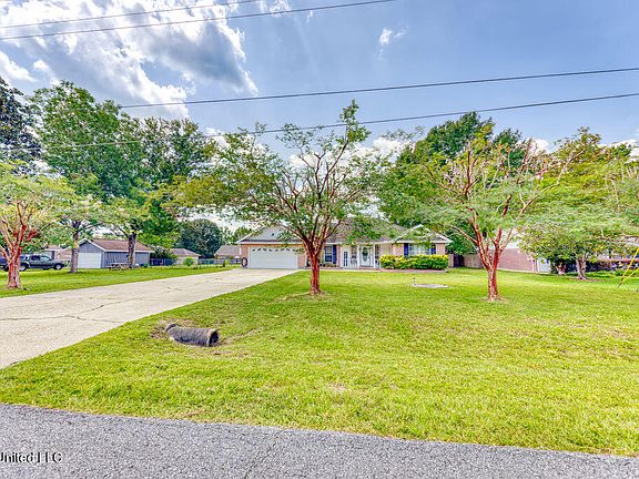 3rd image of 101 Hilltop Dr