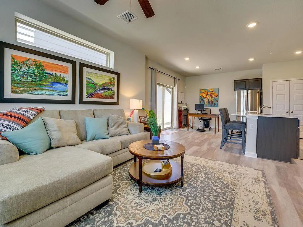 2 bed, 2.5 bath, 1192 sqft, $2,100 — Photo 4