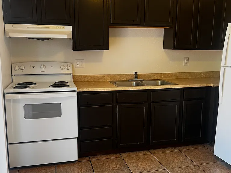 1921 N Madelyn Ave — Photo 11