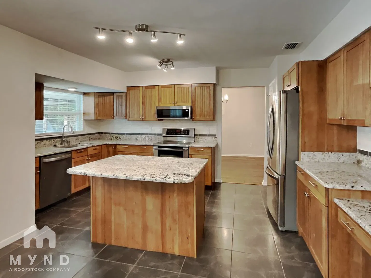 4 bed, 2.5 bath, 2556 sqft, $2,975 — Photo 2