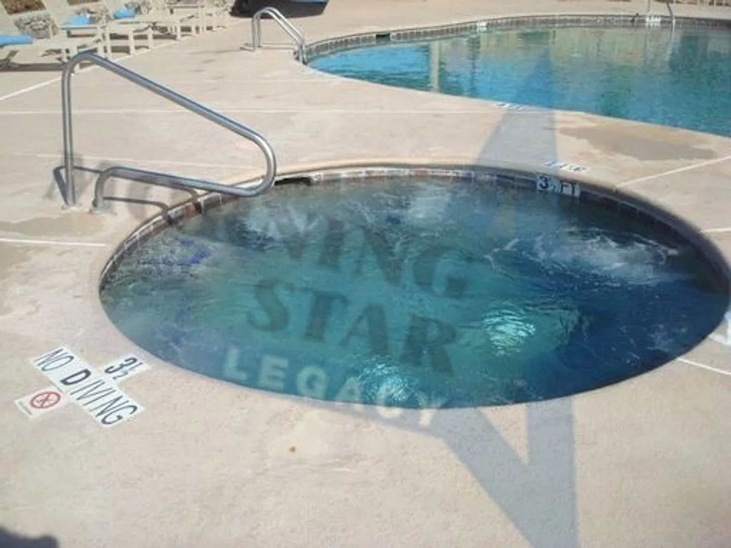 2 Bedroom Condo On Ground Floor. Amenities! — Photo 4