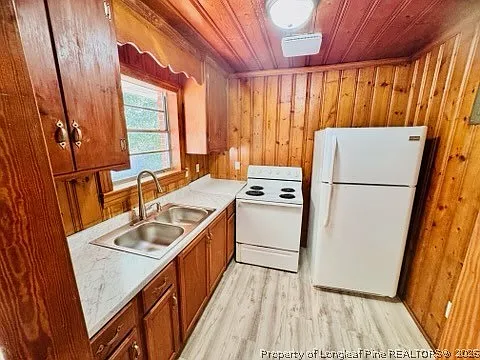 1 bed, 1.0 bath, 675 sqft, $969 — Photo 2
