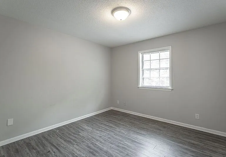 2414 Lyndon Ave — Photo 13