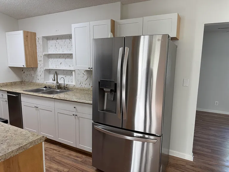 1240 SW 73rd Ave — Photo 8