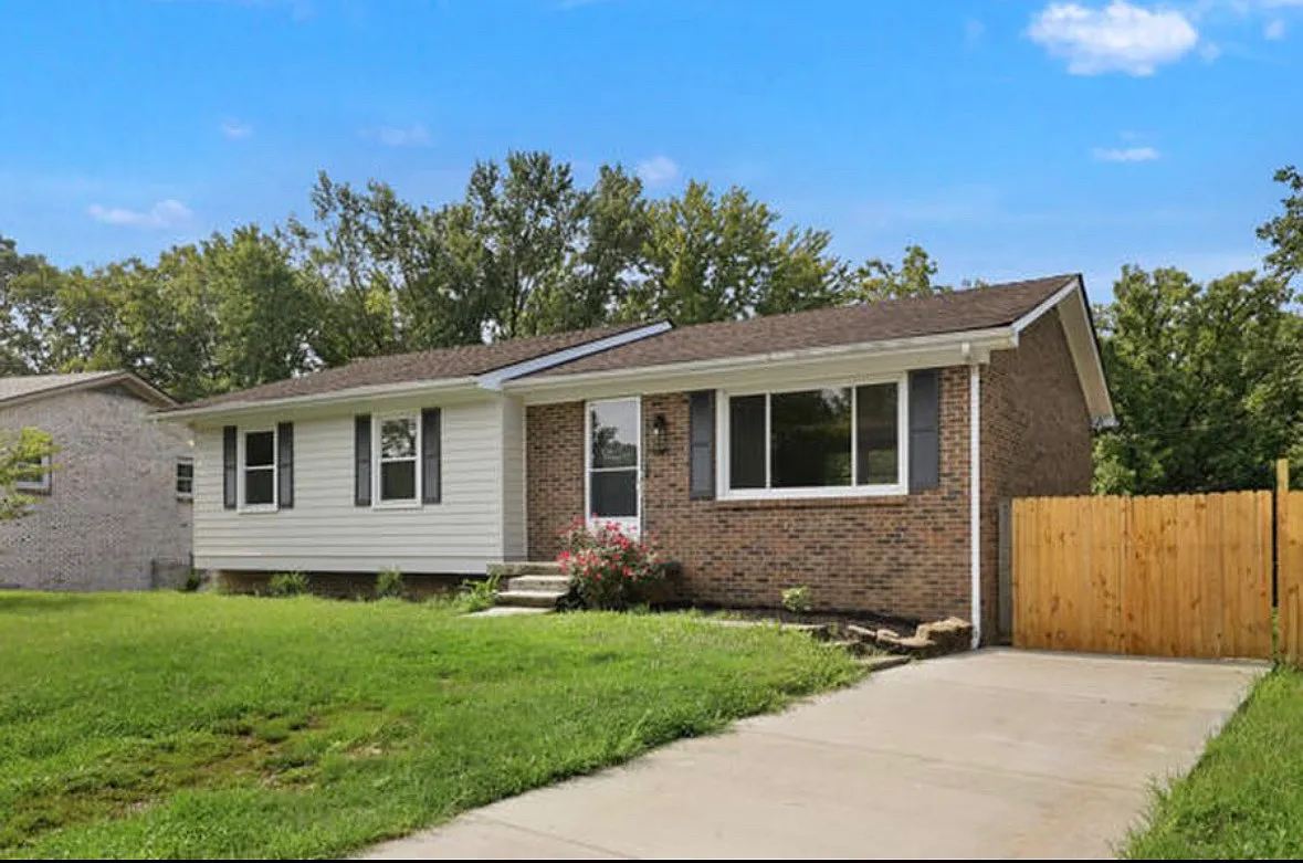 3 bed, 2012 sqft, $2,150 — Photo 1