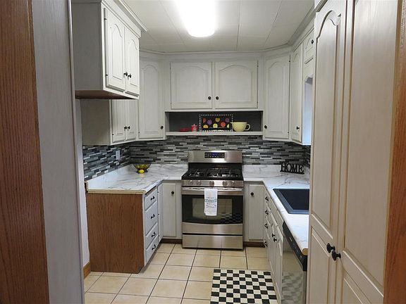 3rd image of 316 W 18th St