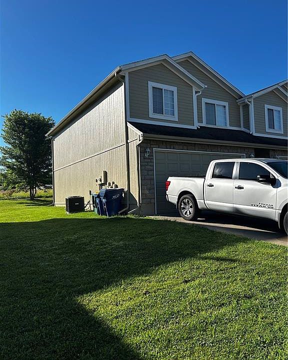 1st image of 10609-11 E Maple Ave