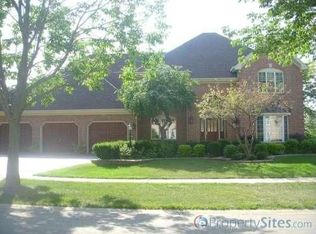 3102 Turnberry Rd, St Charles, IL 60174