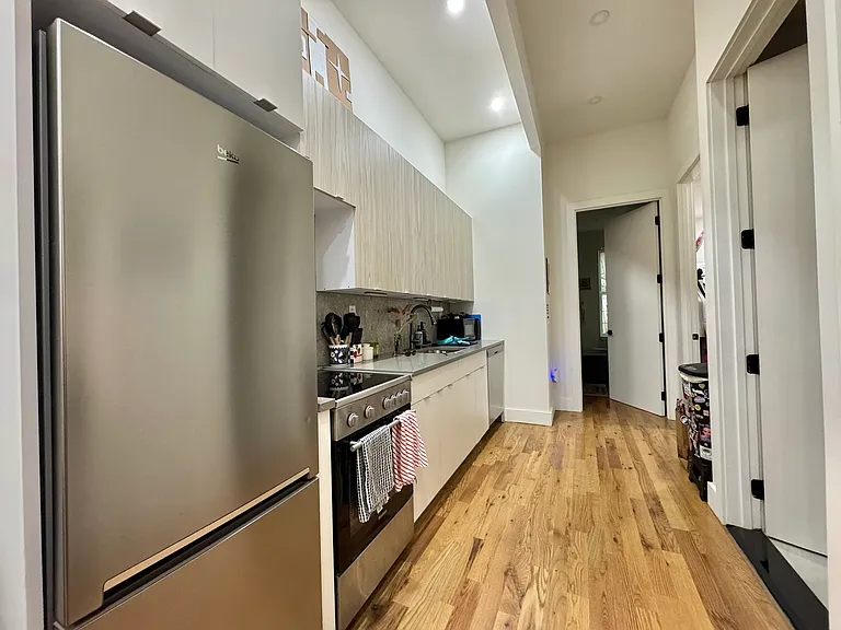 197 Stockholm St #2L — Photo 4