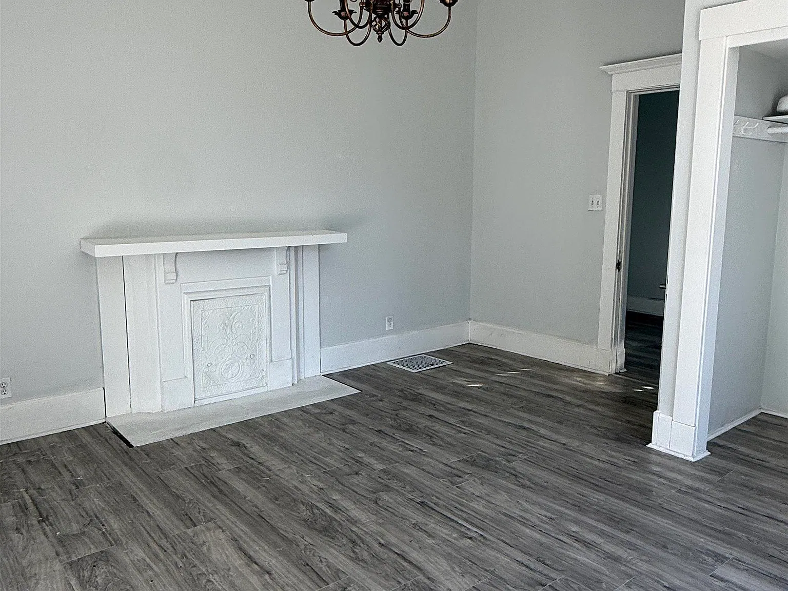 4 bed, 1.0 bath, 2342 sqft, $1,800 — Photo 4